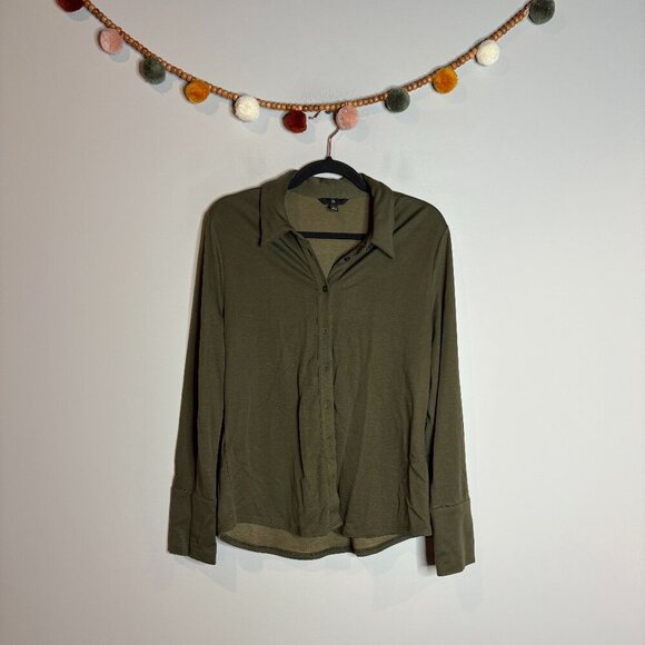 Banana Republic dark green button down shirt - Picture 1 of 5